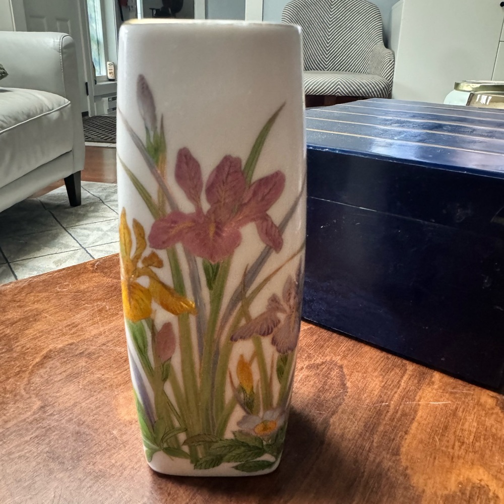 Vintage Japanese Floral Ceramic Vase 6in tall